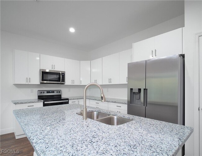 Building Photo - 6060 S Moss Cir