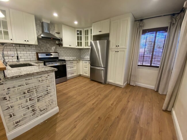 Building Photo - Beautiful Home for rent in Tulare, Ca