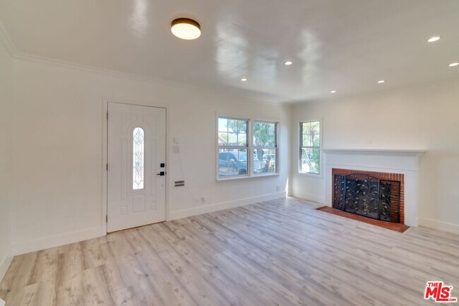Building Photo - 8037 Campion Dr
