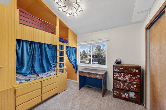 Building Photo - Available Immediately! Beautiful home in the Fairfax and Briargate neighborhood!