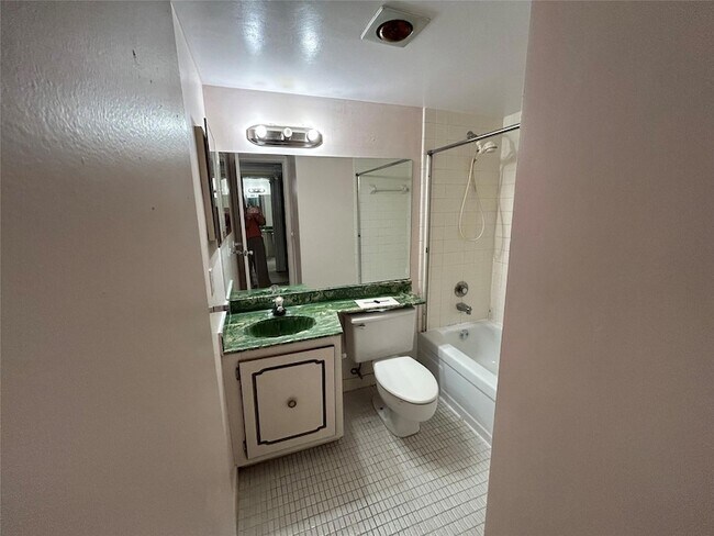 Building Photo - 3301 Spanish Moss Terrace