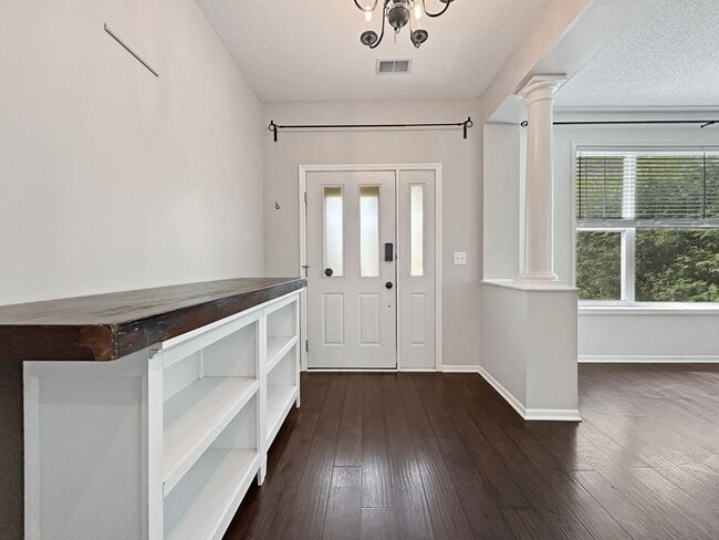 Building Photo - 8449 Forestview Ln N