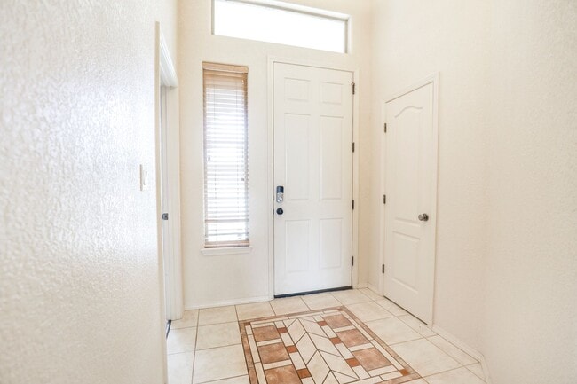 Building Photo - 3 Bedroom 2 Bathroom plus Office