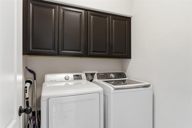 Building Photo - 2409 Muzzie Ln