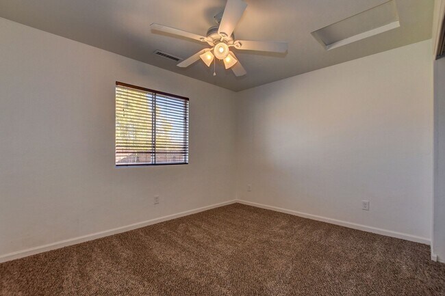 Building Photo - 8660 E Manley Dr