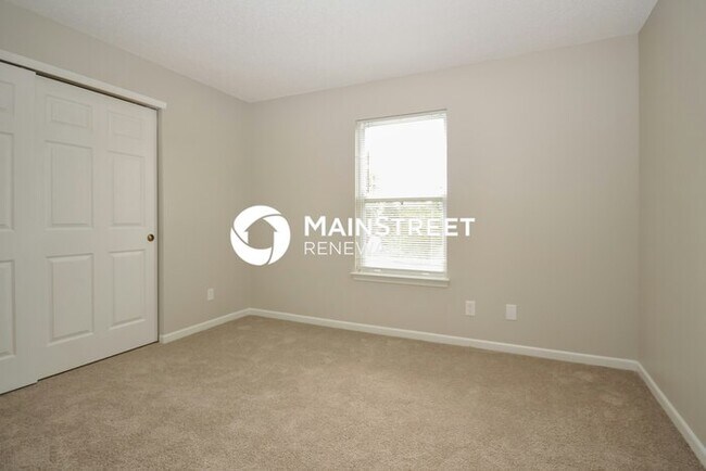 Building Photo - 4 Bedroom Pet-Friendly Home in Plainfield, IN with Main Street Renewal