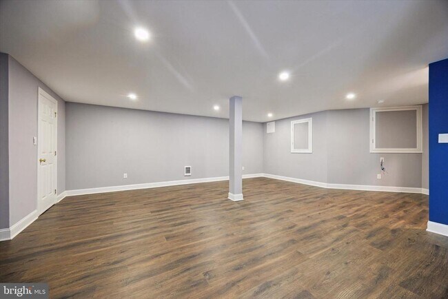 Building Photo - 13 Ashtree Ln