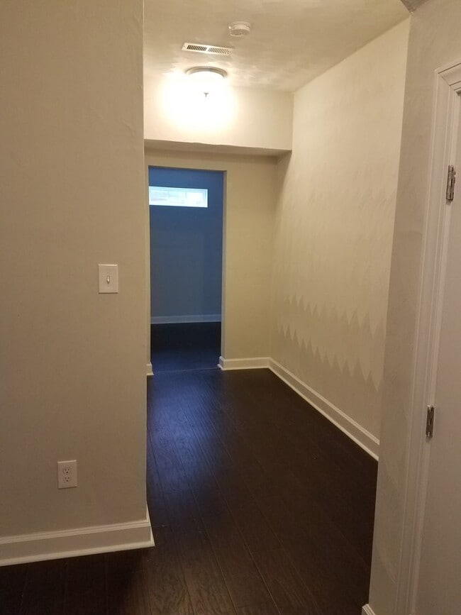Building Photo - Spacious 4 Bedroom 3.5 Bath