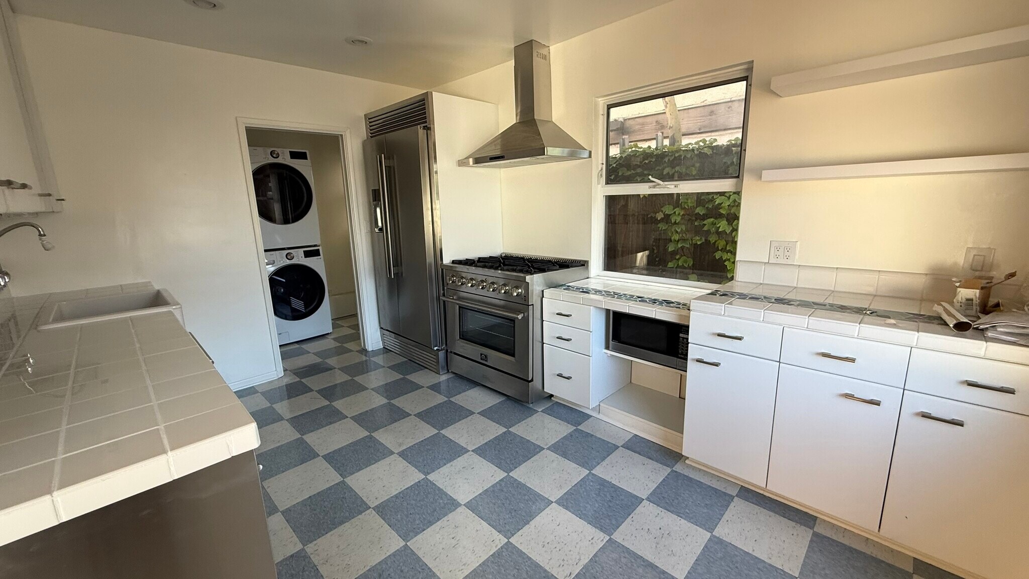 Kitchen - 710 Pacific Avenue