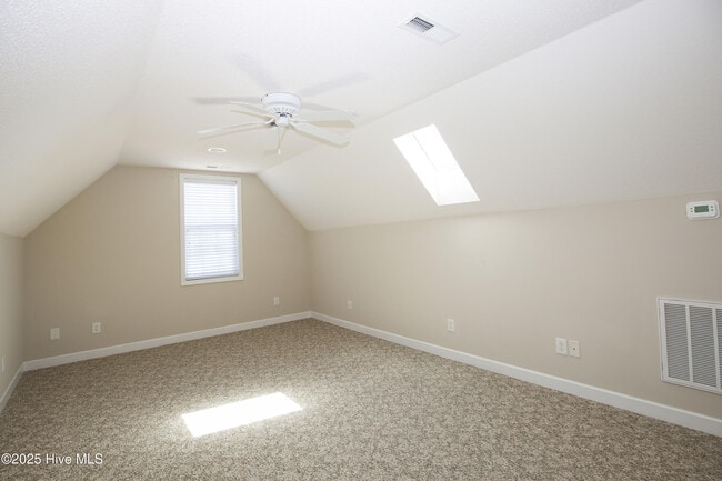 Building Photo - 102 Newington Way