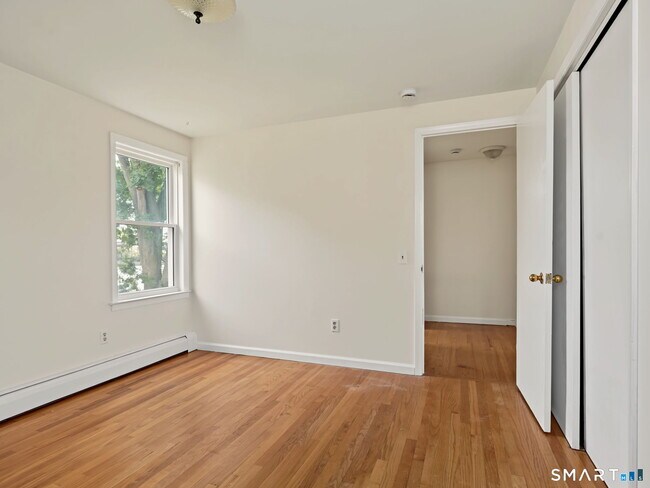 Building Photo - 108 Kenwood Ave