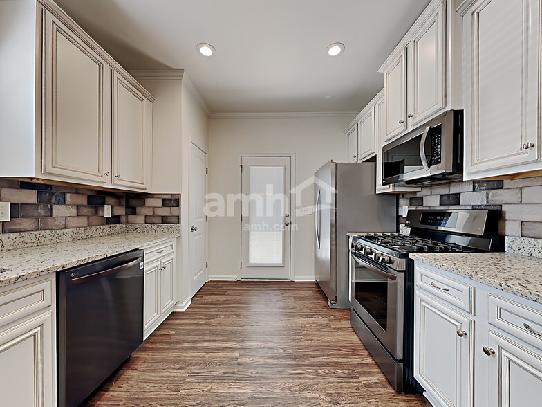 Building Photo - 633 Sunflower Dr
