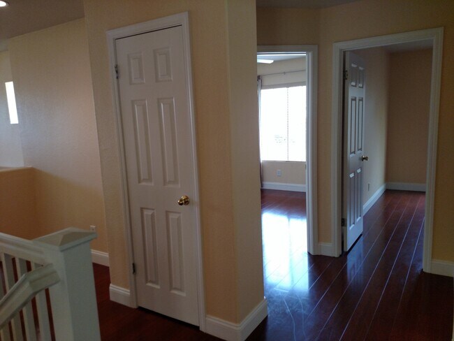 Building Photo - Beautiful Updated 4BD/3BA Two Story Home -...