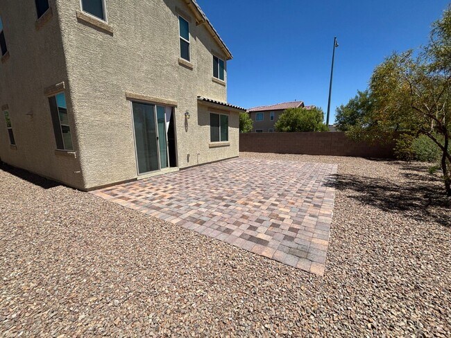 Building Photo - Charming 3-Bedroom Home with Spacious Back...