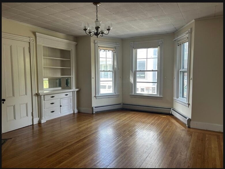 Building Photo - 296 Elm St