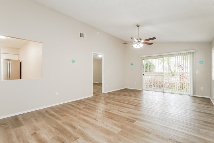 Building Photo - 565 Portland Cir