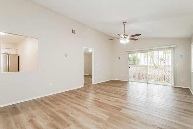 Building Photo - 565 Portland Cir