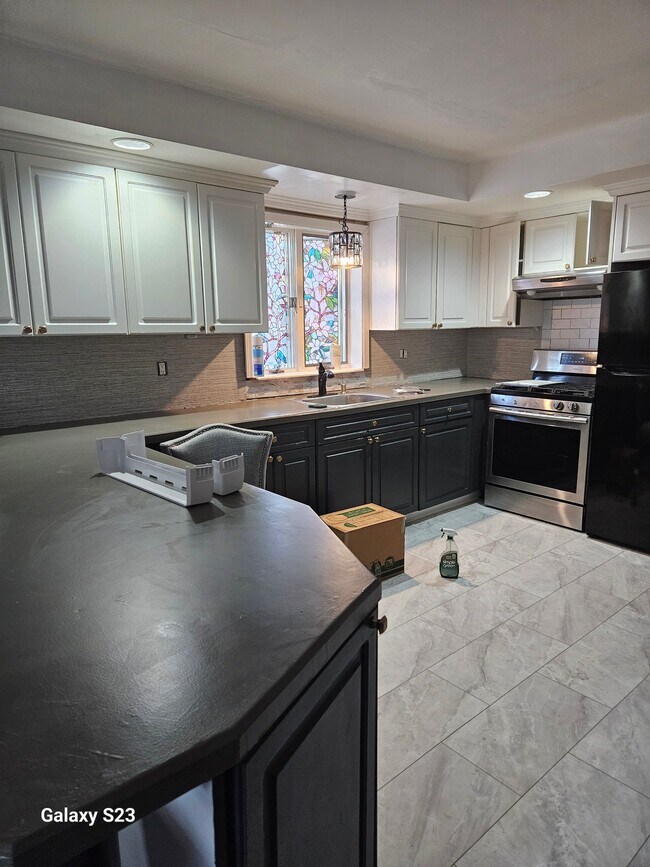 Building Photo - 207 Eylandt St