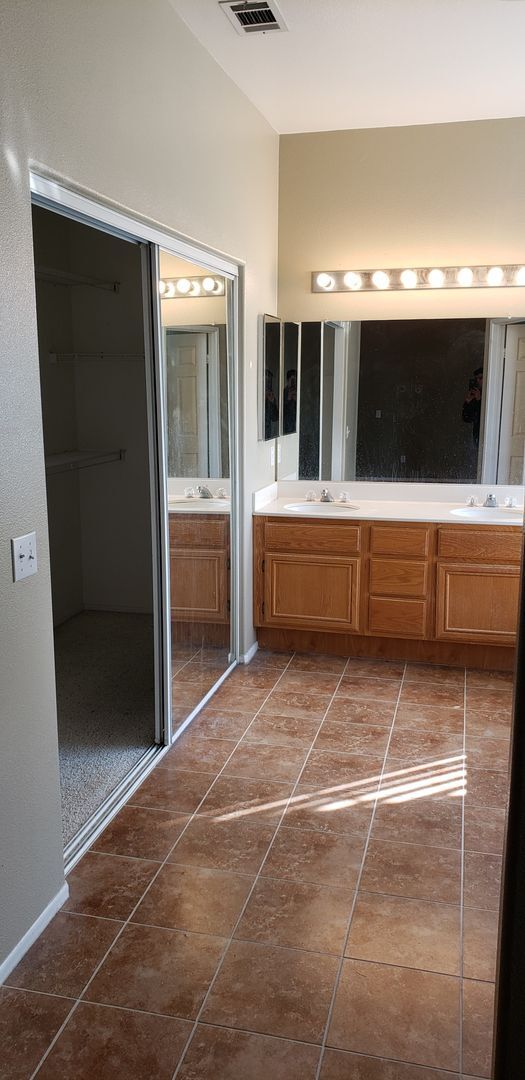 Building Photo - 7621 Kelty Dr