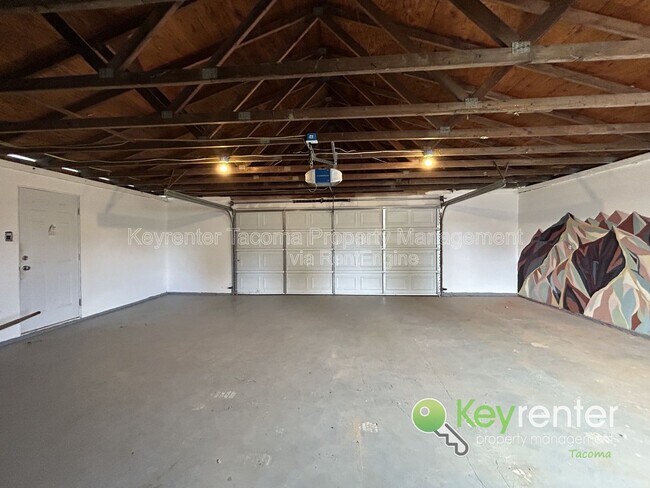 Building Photo - 2018 E 35th St