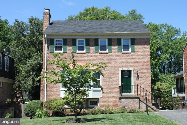 Building Photo - 1214 Colonial Rd