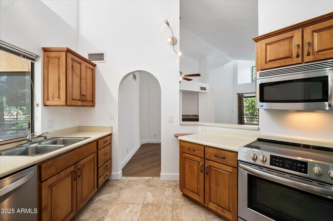 Building Photo - 10301 N 70th St