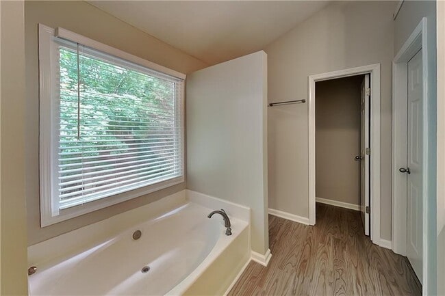 Building Photo - 105 Cottage Oaks Ln