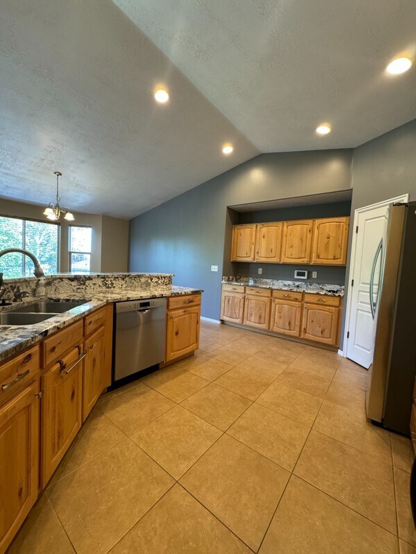 Building Photo - 8291 Water Oak Dr