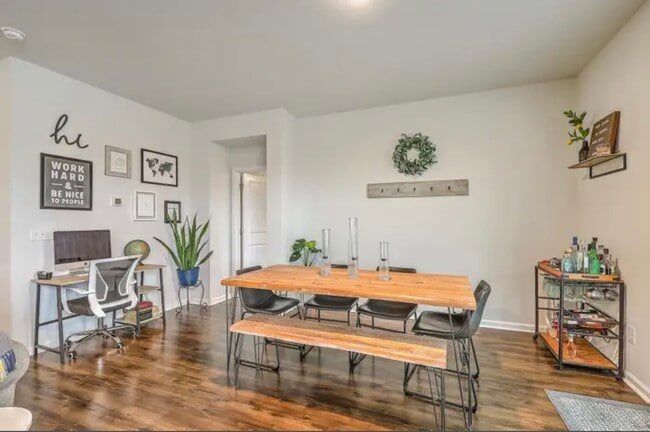 Building Photo - 405 Bering Ln