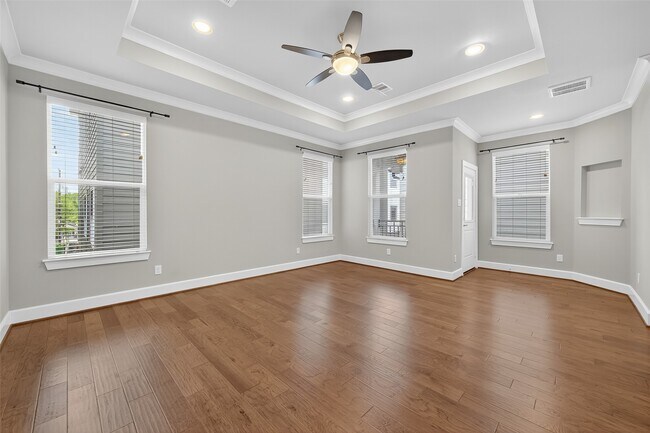 Building Photo - 1624 W 24th St