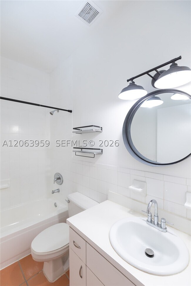 Building Photo - 3007 Bird 11