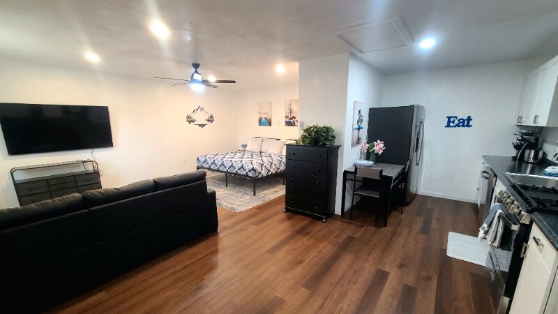 Building Photo - 2450 S 600 E