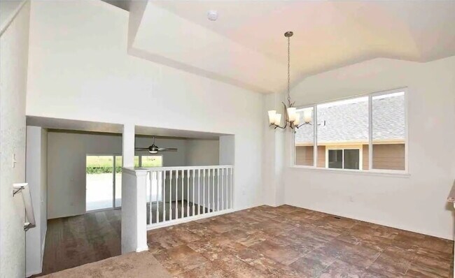 Building Photo - 262 Castle Dr