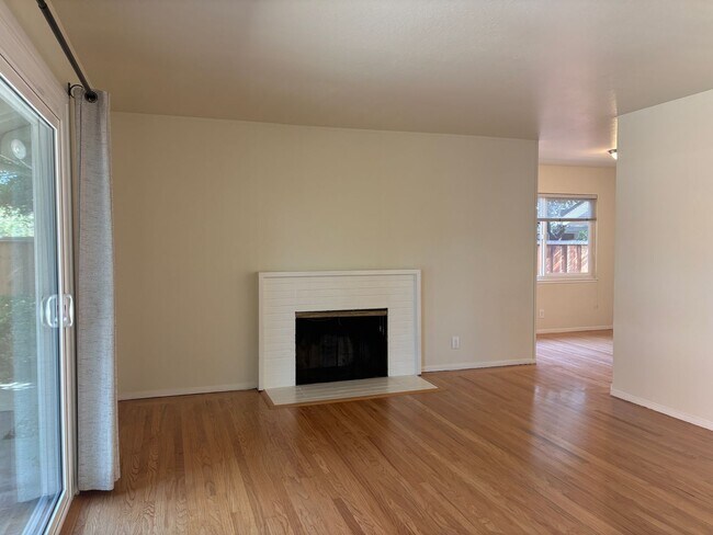 Building Photo - Prime Santa Clara Living Minutes from SCU, Valley Fair & Santana Row, Must See!!