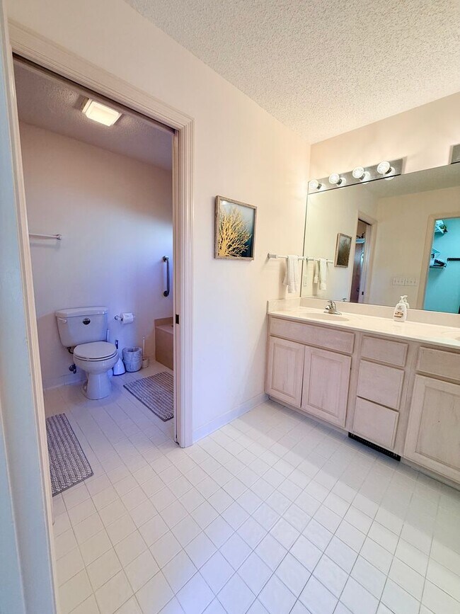 Building Photo - Spacious Home in Kenmure