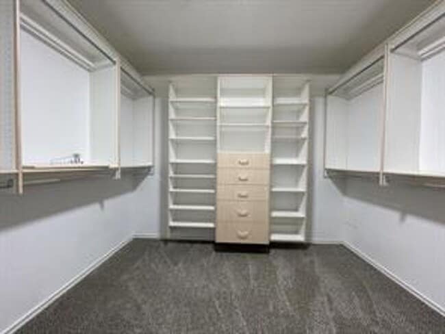 Building Photo - 10910 Red Cedar Dr