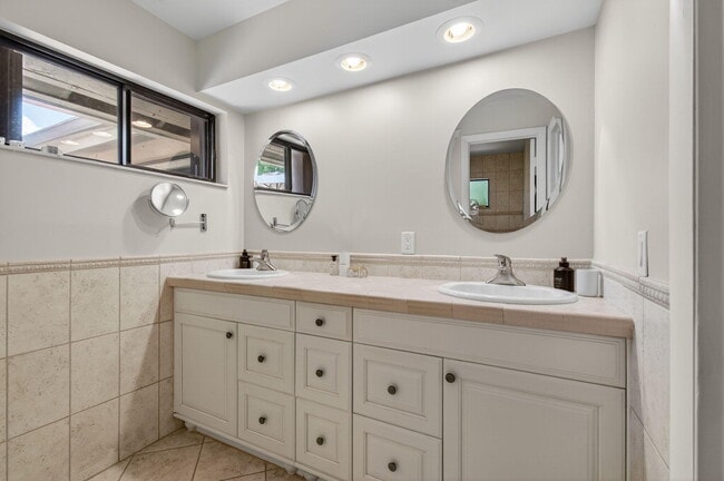 Building Photo - 7745 Stanway Pl