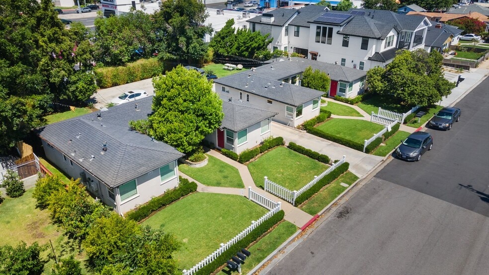 Building Photo - 1911 Church St