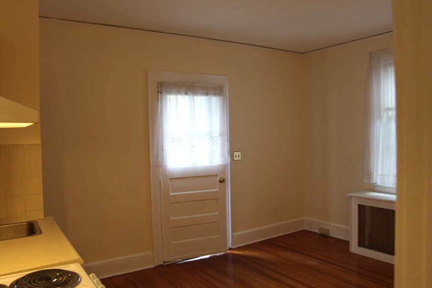 Building Photo - 32 Edgewood Ave