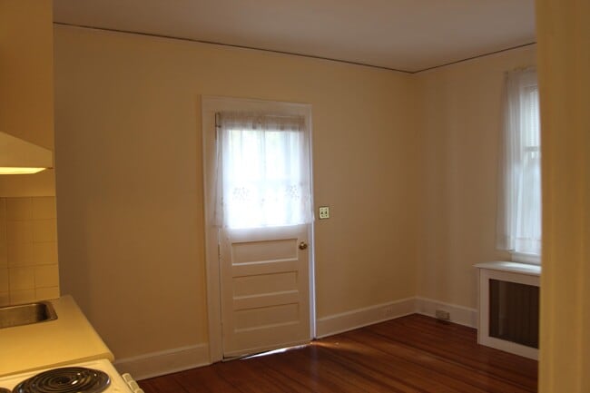 Building Photo - 32 Edgewood Ave