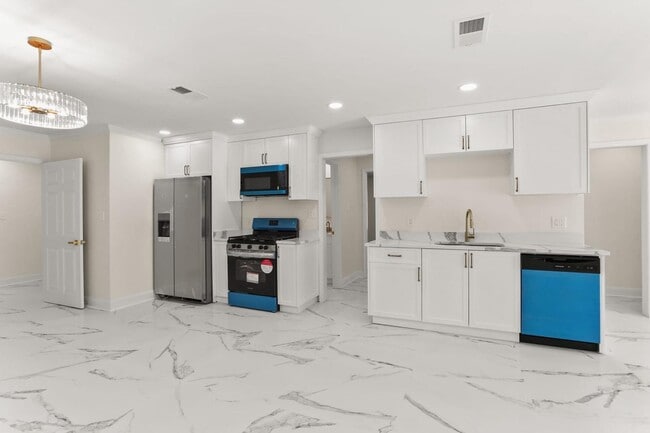Building Photo - 231 Adonis Way