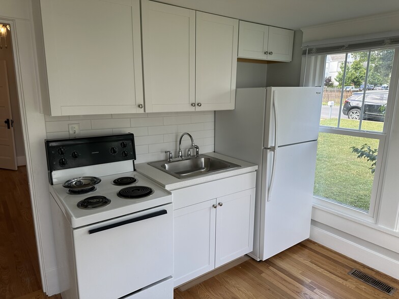 Kitchen - 4401 Dakota Ave