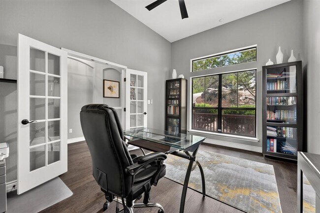 Building Photo - 2801 Manitou Dr