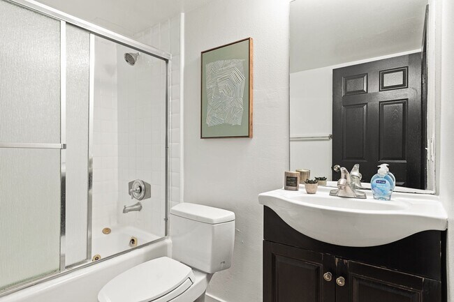 Building Photo - 10777 Ashton Ave