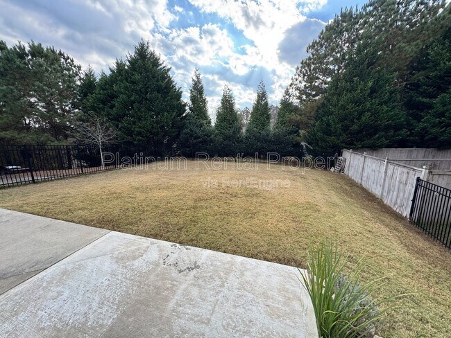 Building Photo - 211 Creek Side Pass