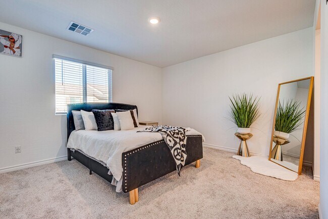 Building Photo - Furnished 3-bedroom, 2.5-bath townhome, designed to offer the ultimate in modern comfort.