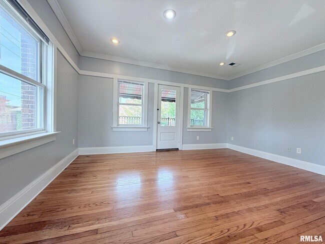 Building Photo - 421 13th St