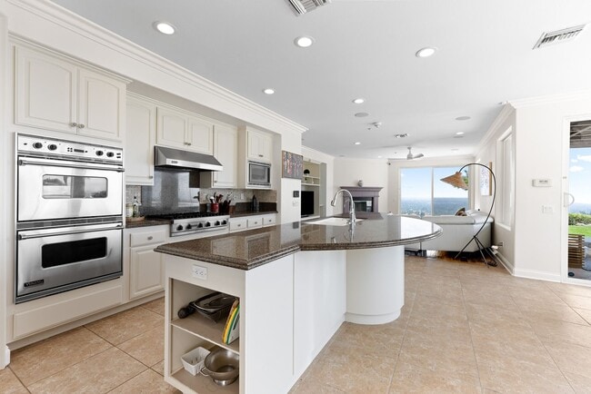 Building Photo - A Private Hillside Haven with Sweeping Val...