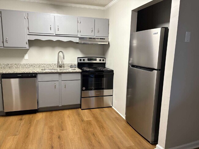 Building Photo - 105 P' Poole Ave #101: Red Bank 1Bed/1Bath Apartment w/ Laundry Units, Central AC, and Granite Co...