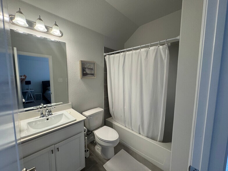 Building Photo - 4100 Smokey Hill Ct